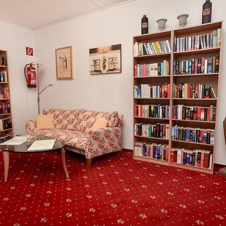 Hotel Kuenstleralm Kaprun Bagian luar foto