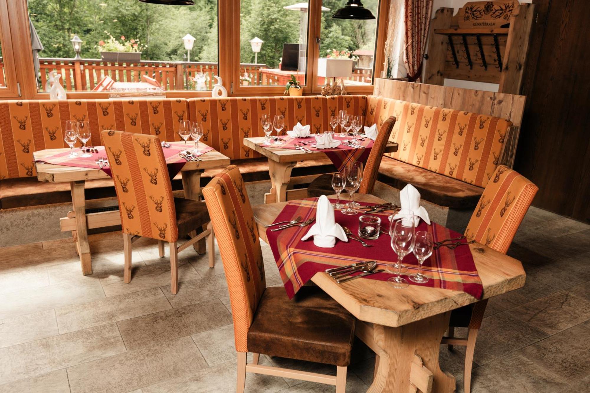 Hotel Kuenstleralm Kaprun Bagian luar foto