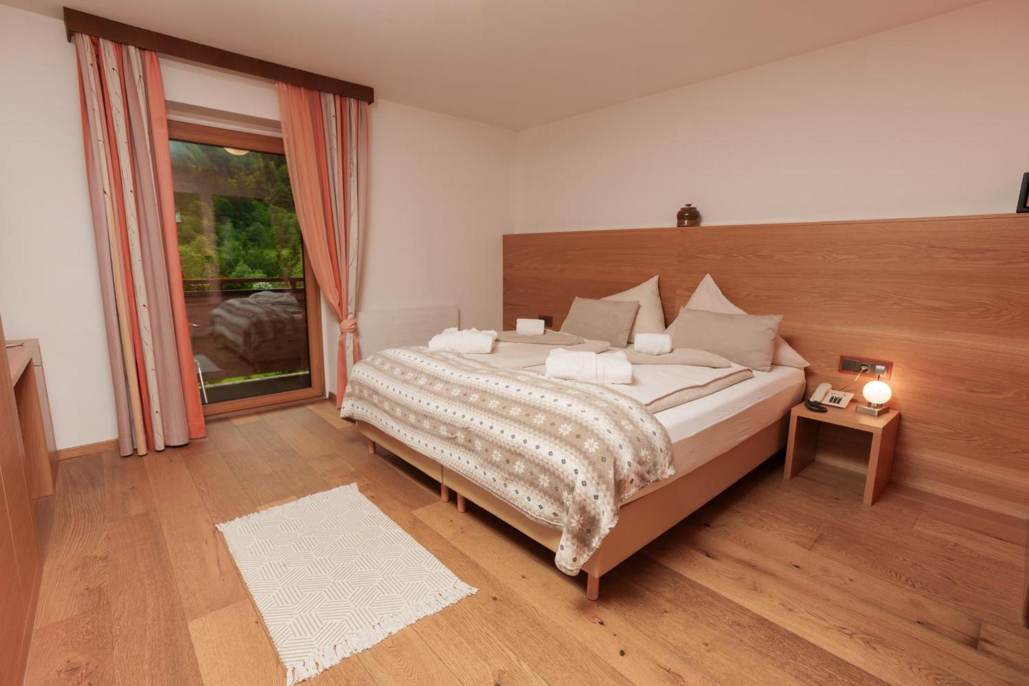 Hotel Kuenstleralm Kaprun Bagian luar foto