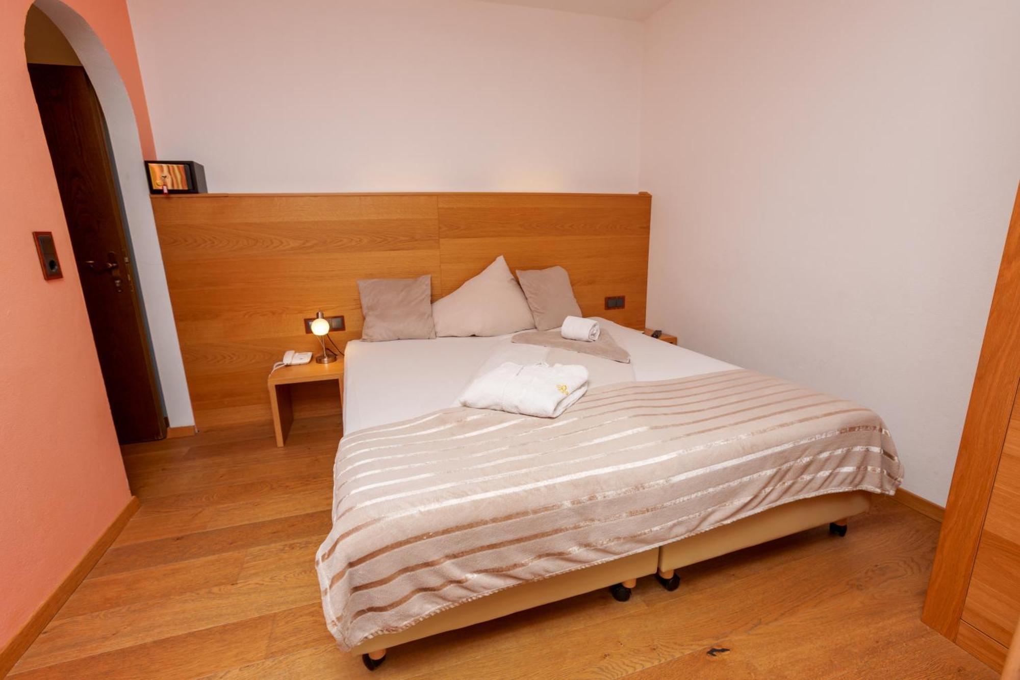 Hotel Kuenstleralm Kaprun Bagian luar foto