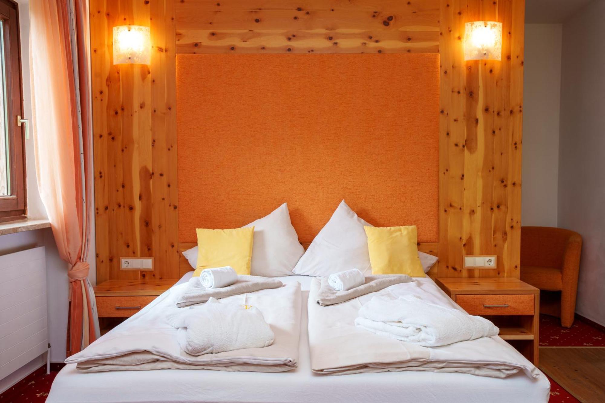 Hotel Kuenstleralm Kaprun Bagian luar foto
