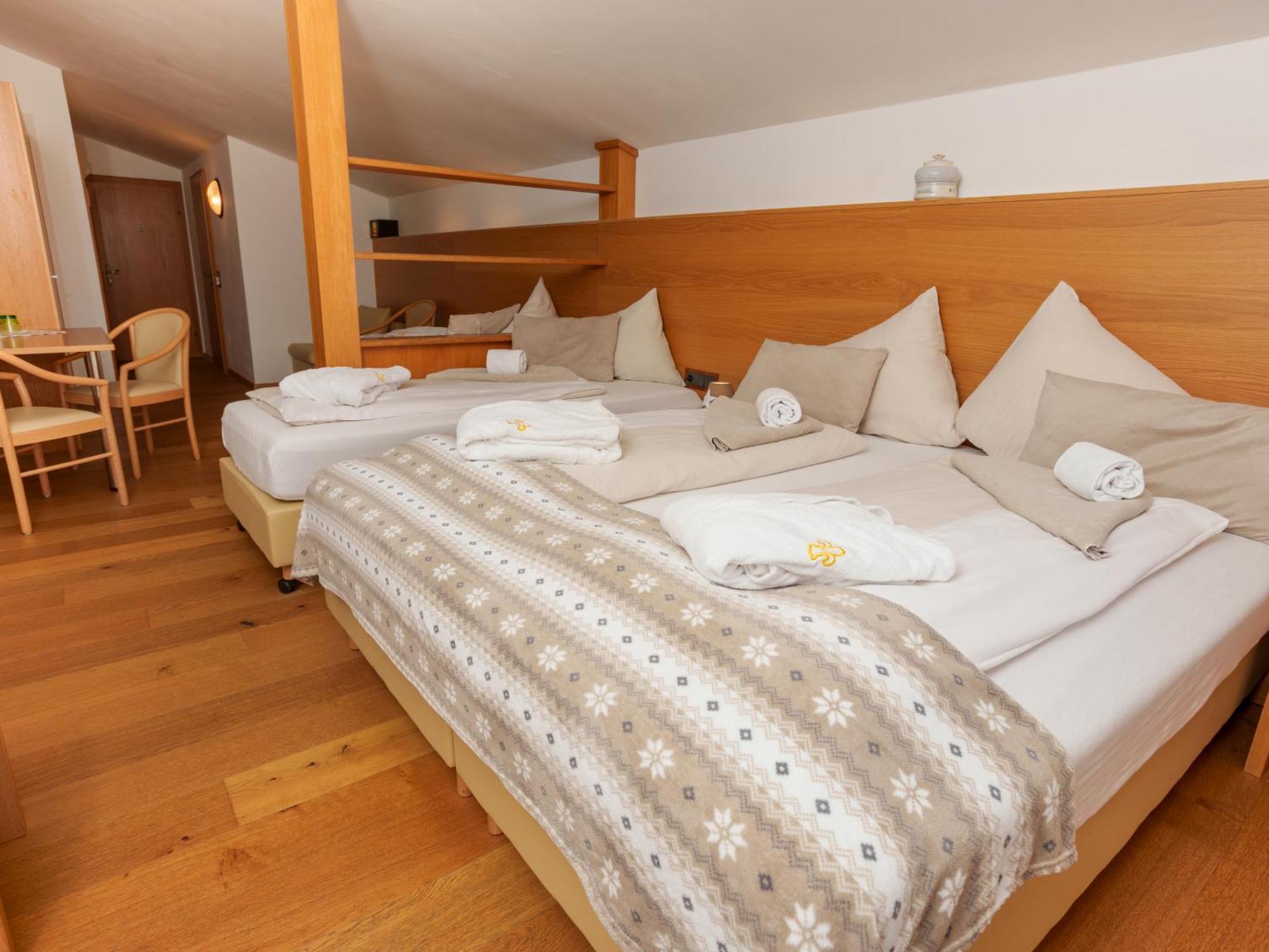Hotel Kuenstleralm Kaprun Bagian luar foto
