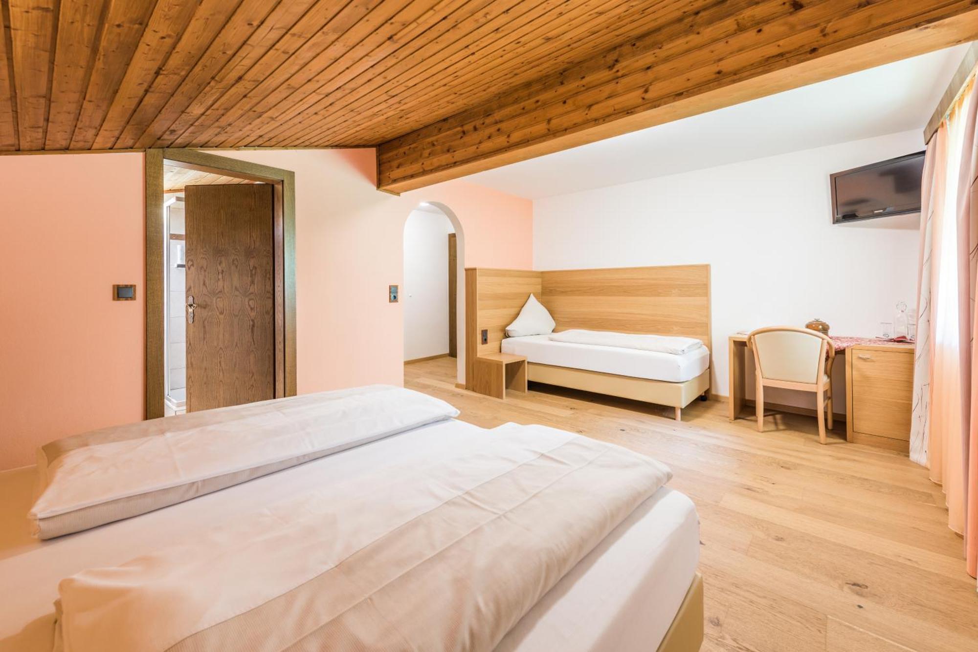 Hotel Kuenstleralm Kaprun Bagian luar foto