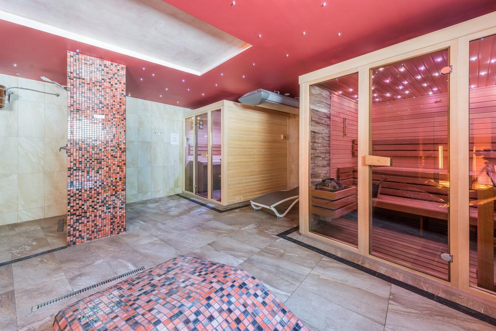 Hotel Kuenstleralm Kaprun Bagian luar foto