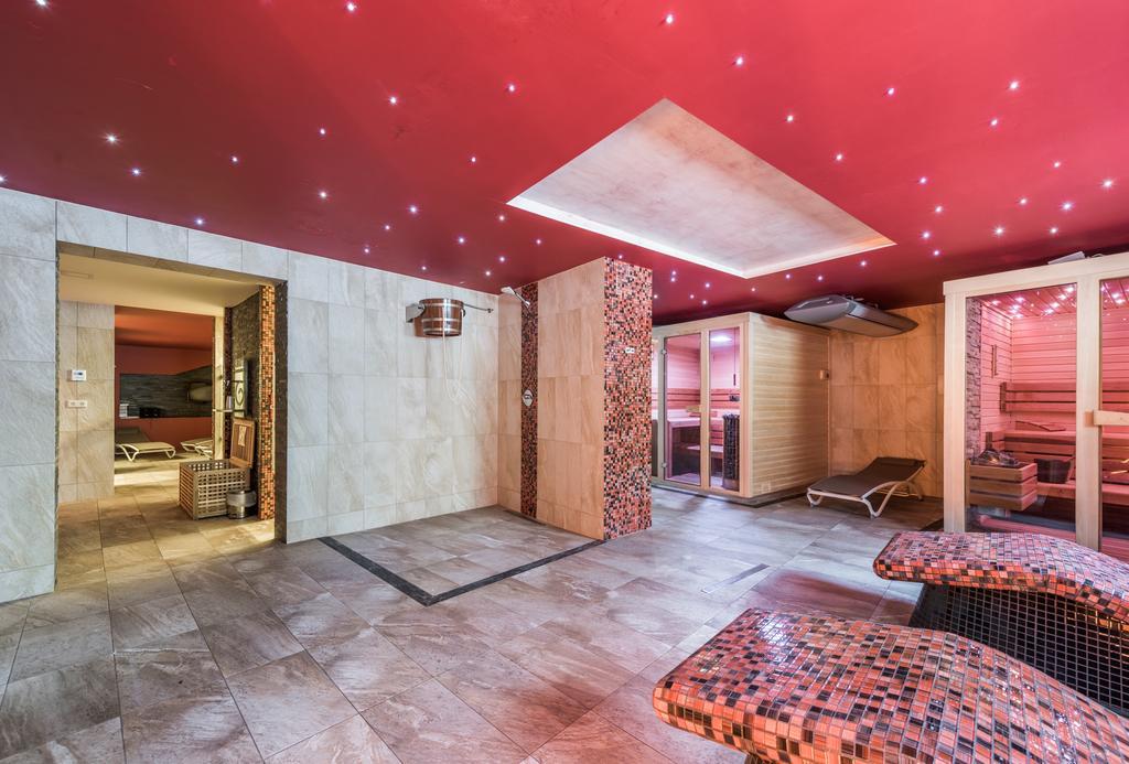 Hotel Kuenstleralm Kaprun Bagian luar foto