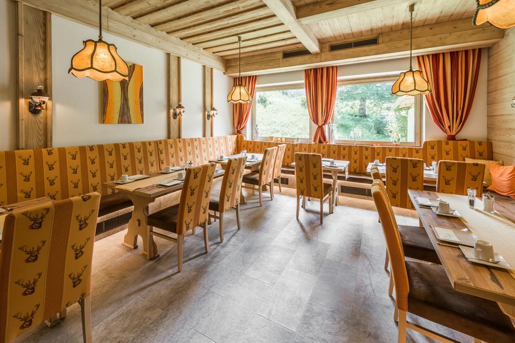 Hotel Kuenstleralm Kaprun Bagian luar foto