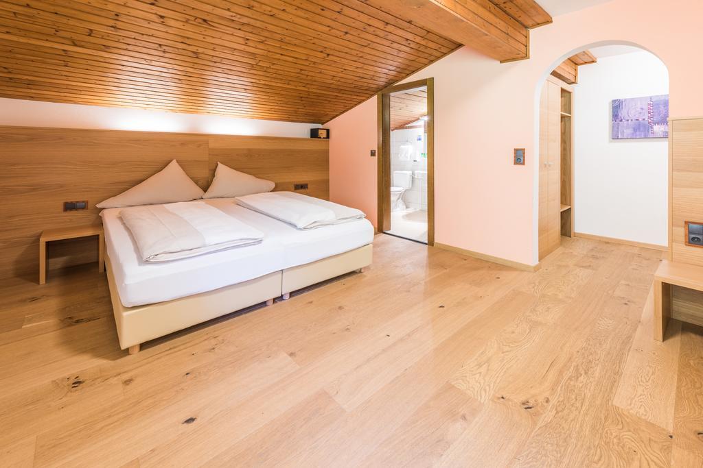 Hotel Kuenstleralm Kaprun Bagian luar foto