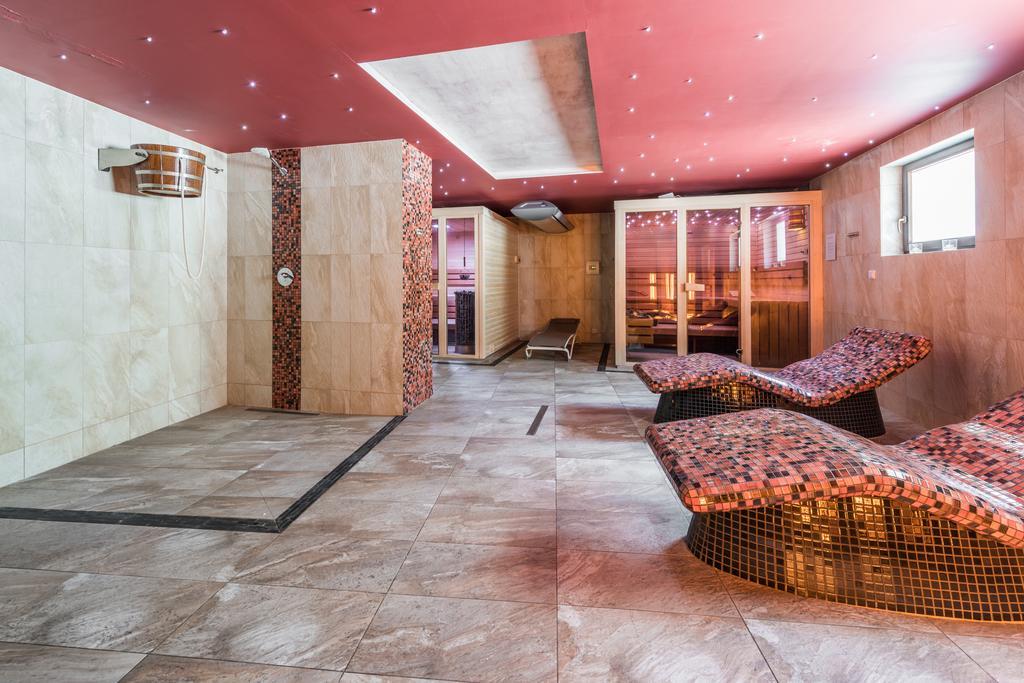 Hotel Kuenstleralm Kaprun Bagian luar foto