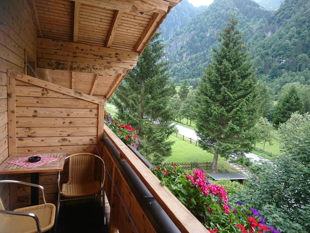 Hotel Kuenstleralm Kaprun Bagian luar foto